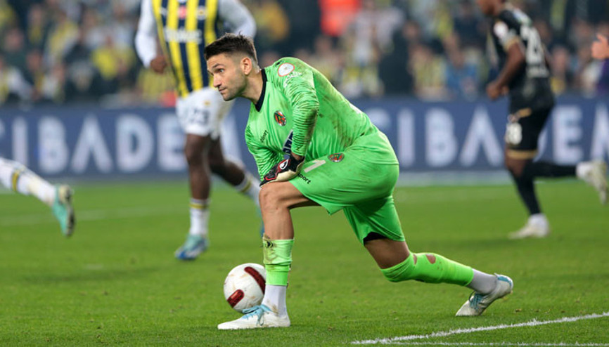 Alanyasporun kalecisi Ertuğrul Taşkıran, Fenerbahçeye duvar oldu