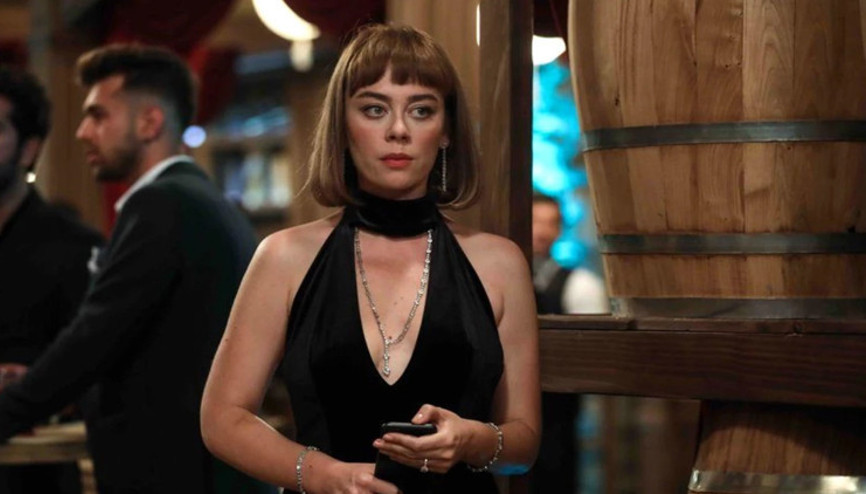 Demet Evgar kimdir, kaç yaşında, hangi dizilerde oynadı, evli mi Bahar dizisi Bahar Yavuzoğlu kimdir İşte Demet Evgar TV dizileri ve filmleri