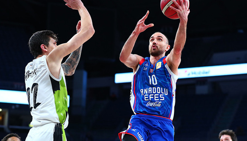 Anadolu Efes yarı finale yükseldi