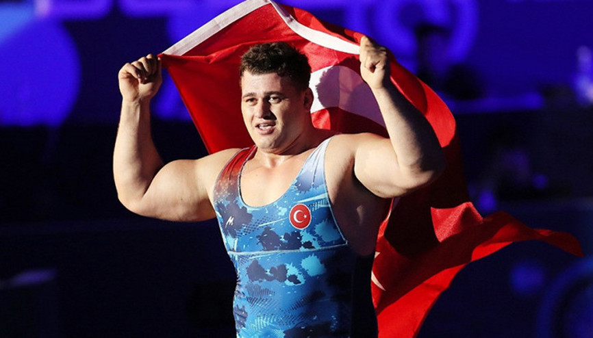 Milli güreşçi Rıza Kayaalp rekorun kıyısından döndü: Bundan sonraki Avrupa Şampiyonasına katılmak boynumuzun borcu oldu