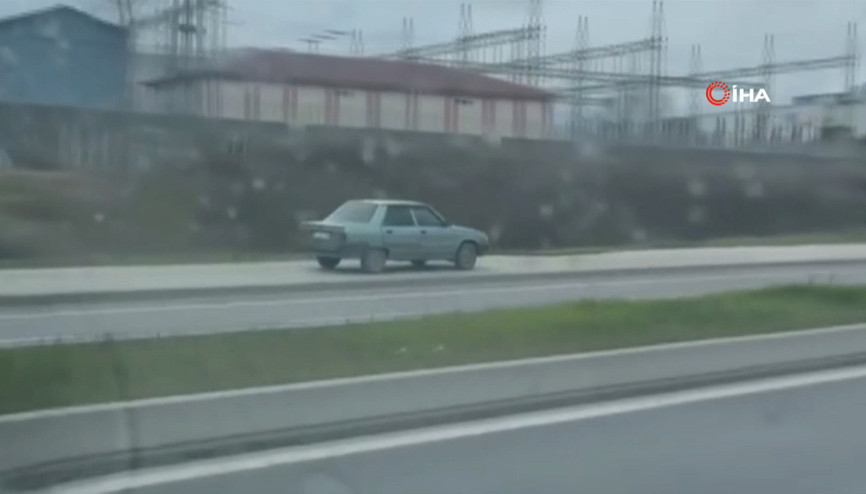 Hadımköy yolunda kaldırımda seyreden sürücü kamerada