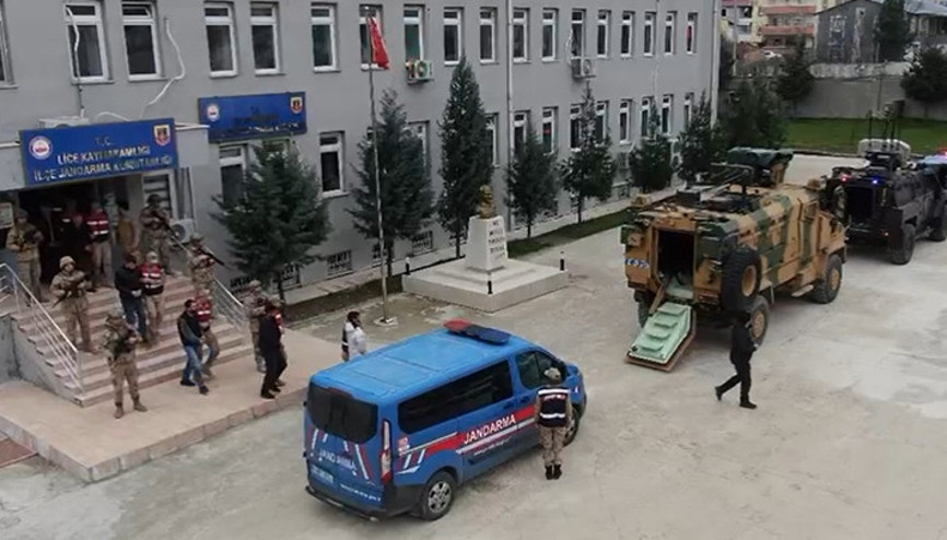 Diyarbakırda jandarma ve MİTten ortak terör operasyonu: 19 PKK/KCK şüphelisi gözaltına alındı