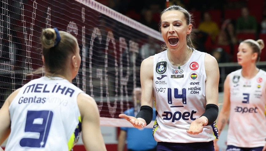 Fenerbahçe Kadın Voleybol Takımı, kupada yarı finale yükseldi