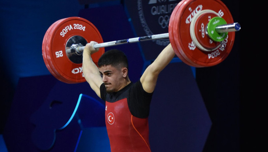 Kaan Kahriman halterde Avrupa Şampiyonu oldu