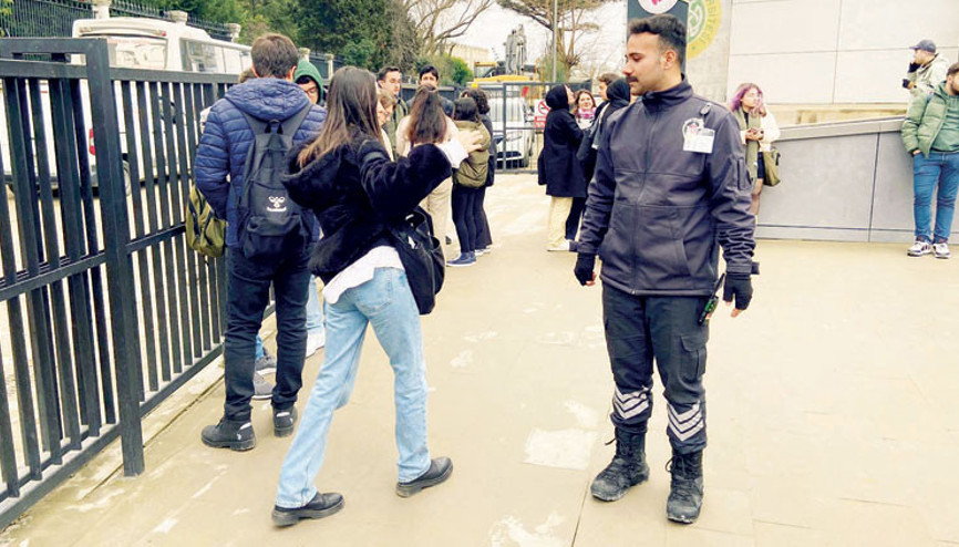 Pazartesi açıldı çarşamba kapandı Pazartesi açıldı çarşamba kapandı