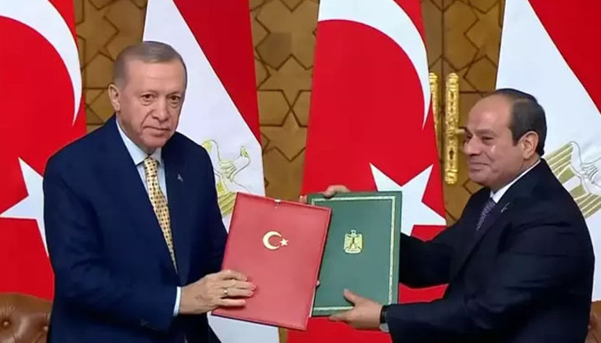 Cumhurbaşkanı Erdoğan ve Mısır Cumhurbaşkanı Sisi ortak bildiriyi imzaladı Cumhurbaşkanı Erdoğan ve Mısır Cumhurbaşkanı Sisi ortak bildiriyi imzaladı