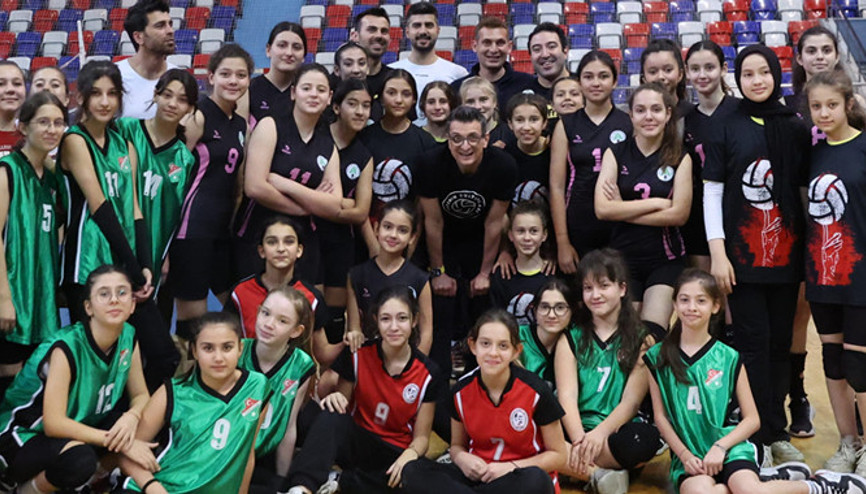VakıfBank’ın desteklediği Yarının Sultanları, bu yılki yolculuğuna Zonguldak’ta başladı