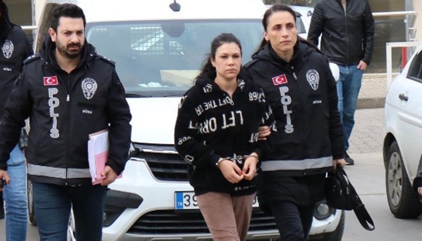 Tartıştığı erkek arkadaşını sokak ortasında öldürdü