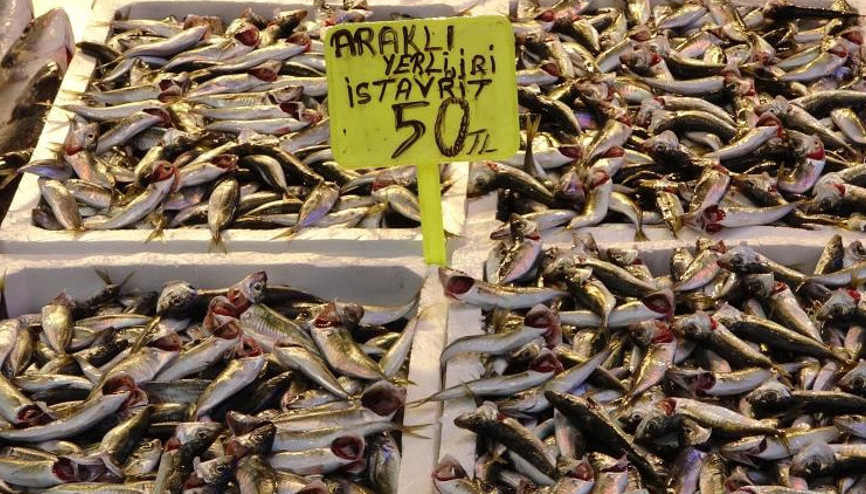 Tezgahlar istavritle dolup taşıyor