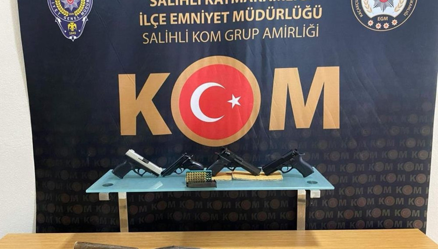 Manisa merkezli kaçak silah operasyonu 9 gözaltı