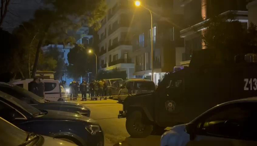 Son dakika: Pendik Kaymakamlığı lojmanlarına silahlı saldırı Saldırı anı güvenlik kamerasında Son dakika: Pendik Kaymakamlığı lojmanlarına silahlı saldırı Saldırı anı güvenlik kamerasında