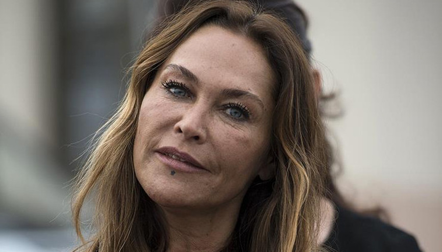 Hülya Avşar affetmedi Sahte imza kuryenin başını yaktı