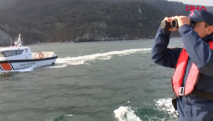 Marmarada batan geminin kayıp 5 mürettebatı için balıkçı teknesi arama yapıyor; DHA o çalışmaları görüntüledi
