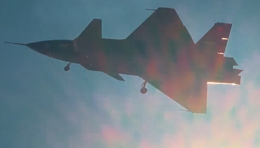 Türkiyenin gökyüzündeki gurur projeleri: İşte yerli uçakların ilk uçuş görüntüleri