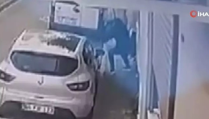 Zile basıp saklandı, kapıyı açan dedesini böyle vurdu