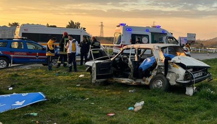 TIR ile otomobil çarpıştı: 3 ölü, 2 yaralı