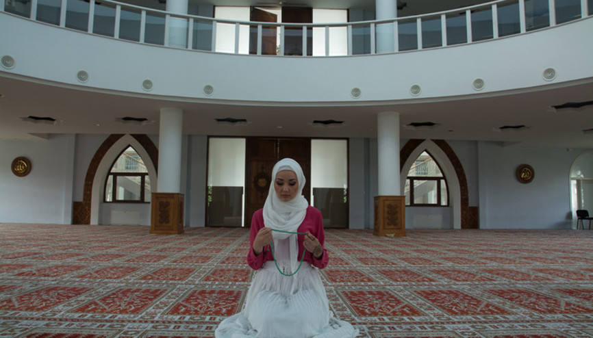 TESBİH NAMAZI KILINIŞI || Tesbih namazı nasıl kılınır, nasıl niyet edilir, kaç rekattır İşte anlatımlı Diyanet Tesbih Namazı kılınışı