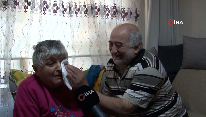Felç geçiren eşine gözü gibi bakıyor