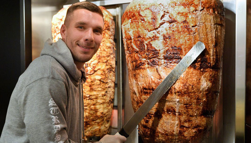 Galatasarayın eski futbolcusu Lukas Podolski, Almanyada döner kralı oldu