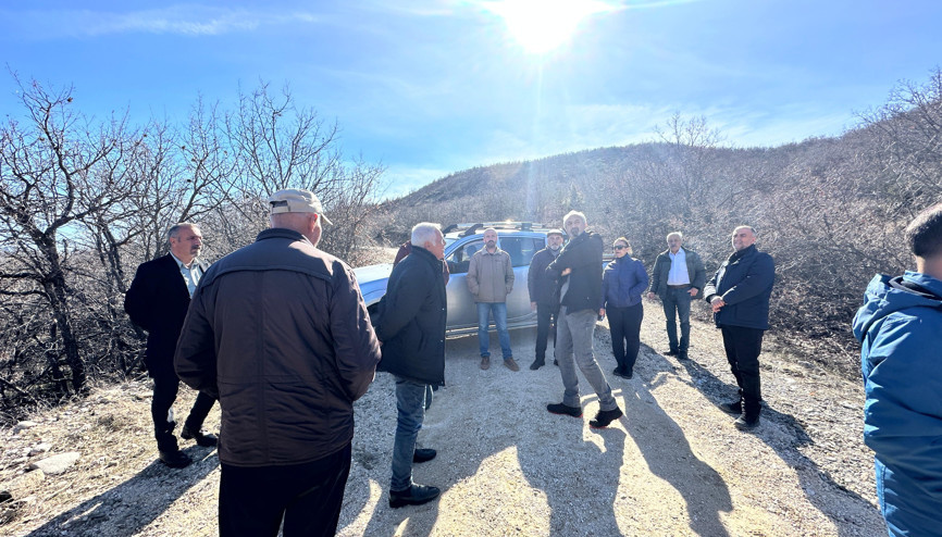 Köylerine katı atık tesisi istemeyen köylüler yol kapattı, nöbete başladı