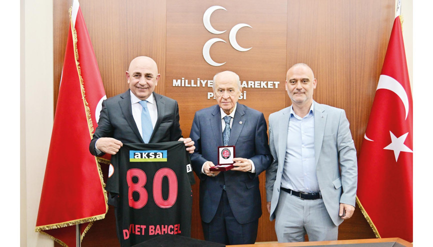 Bahçeli’ye Karagümrük forması