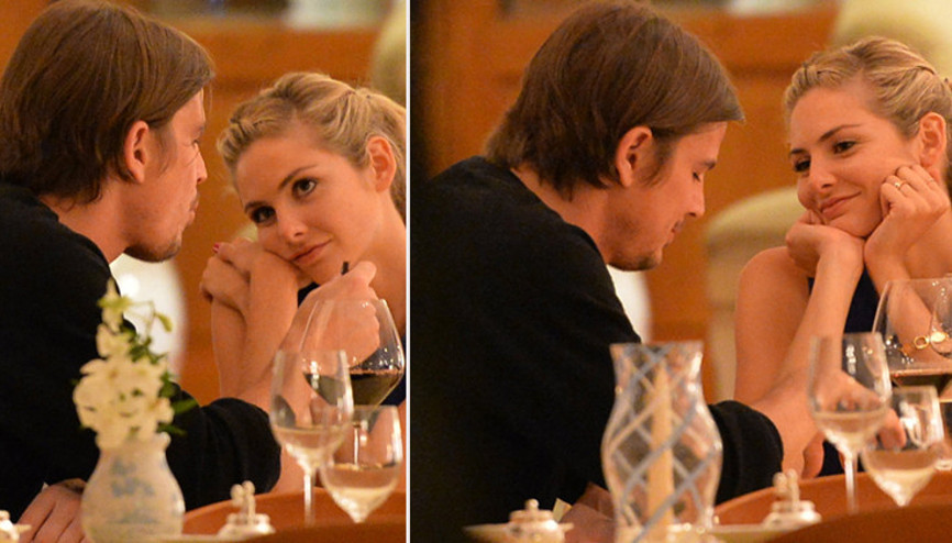 Ünlü oyuncu Kimseye güvenmiyorum deyip karısının memleketine taşınmıştı...  Sessiz sedasız çocukları dörtlemişler