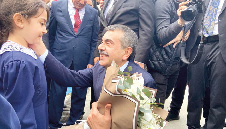 Bakan Tekin: Müfredat revizyonda