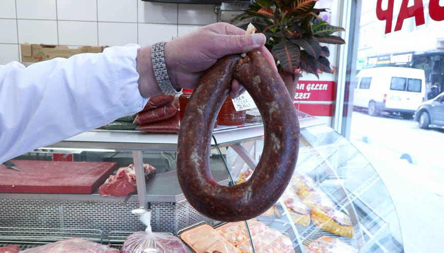 Görüntüler sosyal medyada çok konuşulmuştu... Uzman isim uyardı: Sucuktaki hileye dikkat