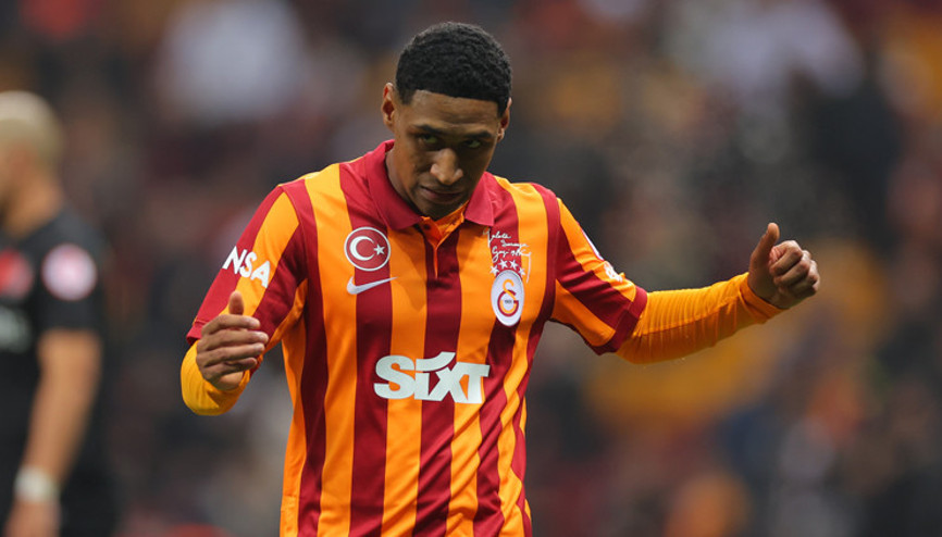 Galatasaray-Fatih Karagümrük maçında tribünlerden tepki Okan Buruk 45 dakika dayanabildi