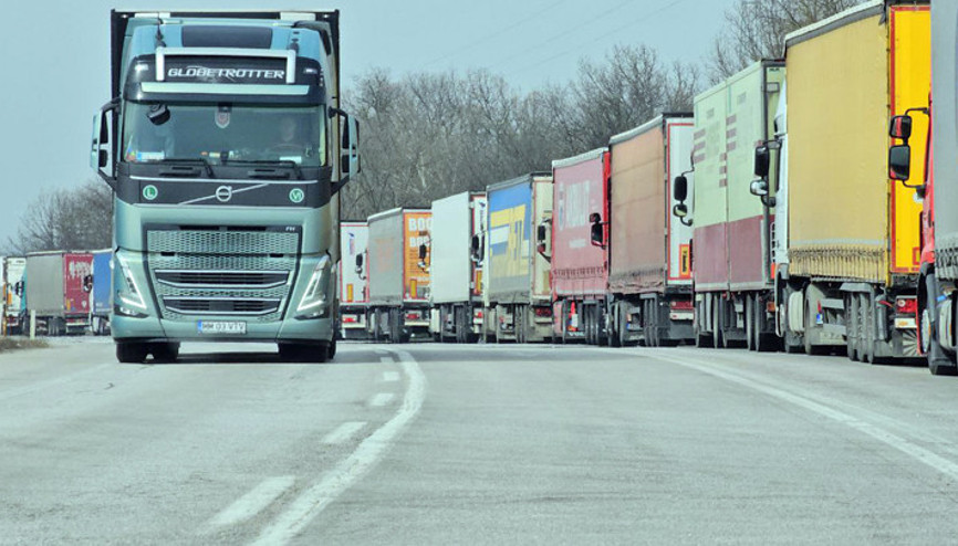Hamzabeyli Sınır Kapısında 10 kilometrelik TIR kuyruğu oluştu