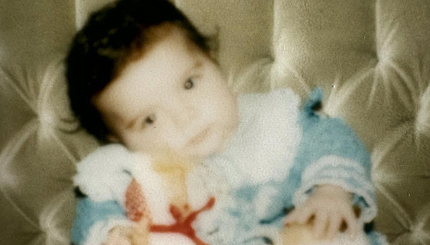 Ünlü oyuncu doğum gününde çocukluğunu döndü... Bu küçük kız şimdi iki çocuklu bir anne