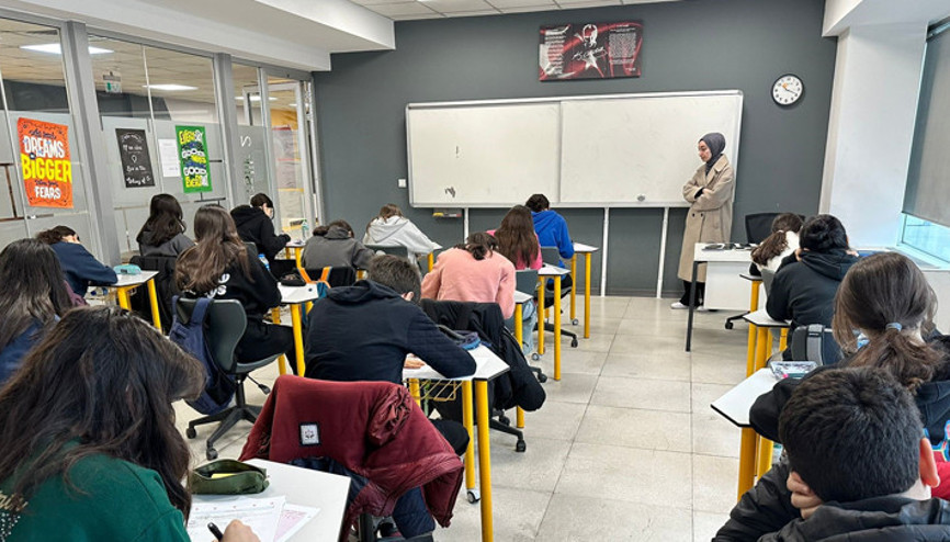 LGSye girecek öğrenciler, Demirören Medya ve Teknoloji Mesleki ve Teknik Anadolu Lisesinde deneme sınavına girdi
