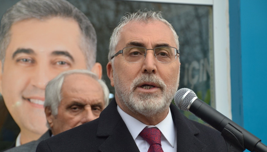 Bakan Işıkhan: Önümüzde bir demokrasi sınavı var Bakan Işıkhan: Önümüzde bir demokrasi sınavı var