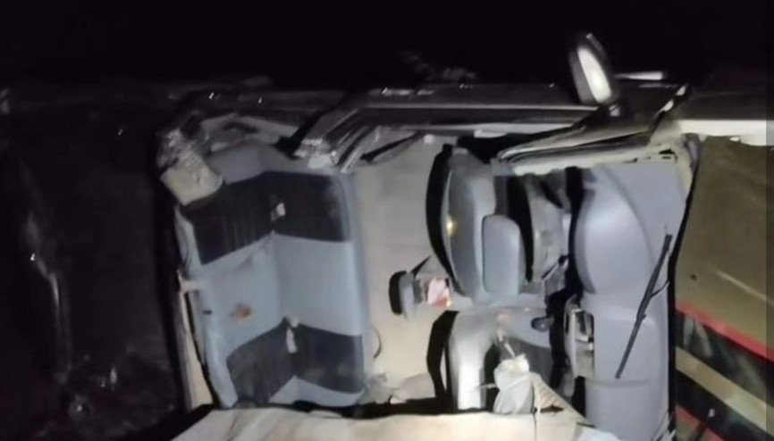 Rizede kamyonet şarampole yuvarlandı: 7 yaralı