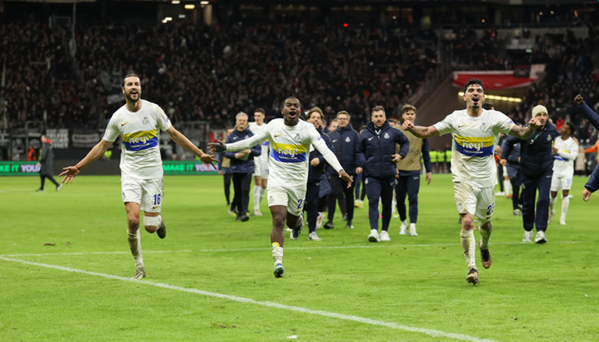 Puertas ve Amourayı kilitle, Burgessin üzerine oyna Puertas ve Amourayı kilitle, Burgessin üzerine oyna