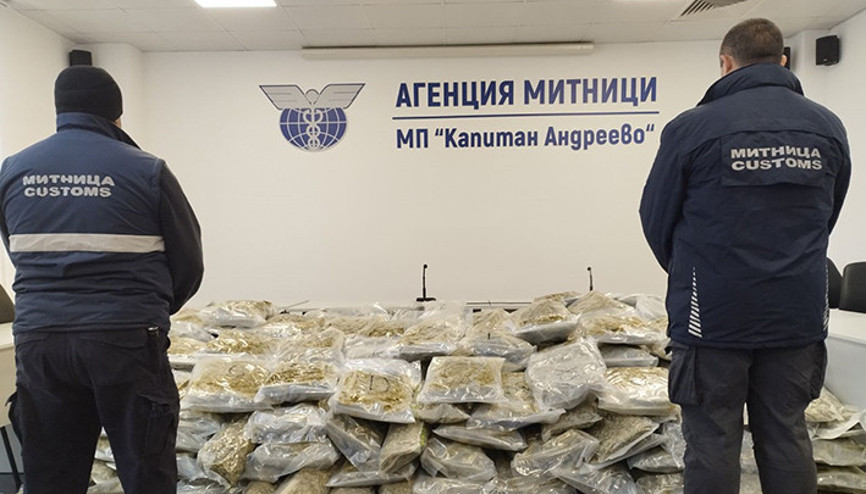 377 kilo esrar, Türkiye sınırına varmadan ele geçirildi