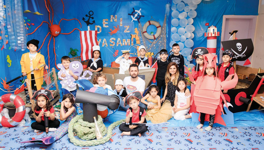 Mehmet öğretmenin hayal sınıfı... Bir gün taş devri bir gün uzayda...