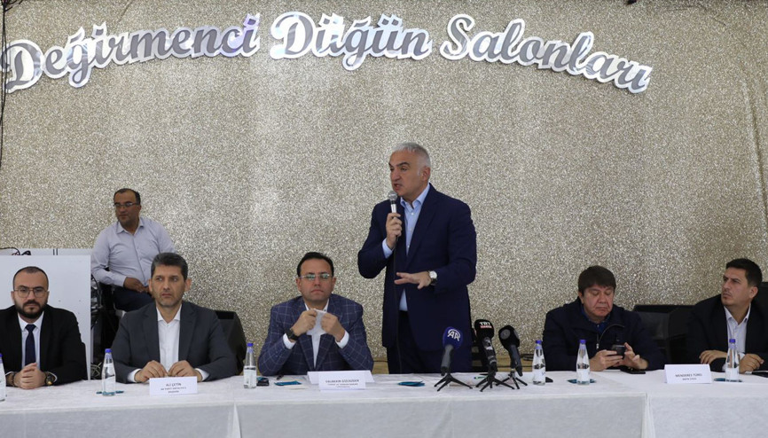 Bakan Ersoy: Antalya, turizmde rekorlar kırıyor