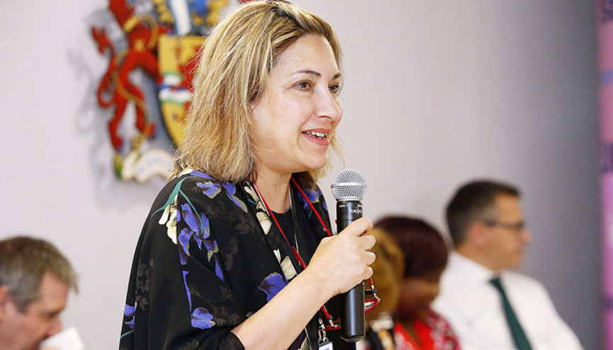 Enfield’in eski belediye başkanı Yasemin Brett ‘yılın annesi’ seçildi