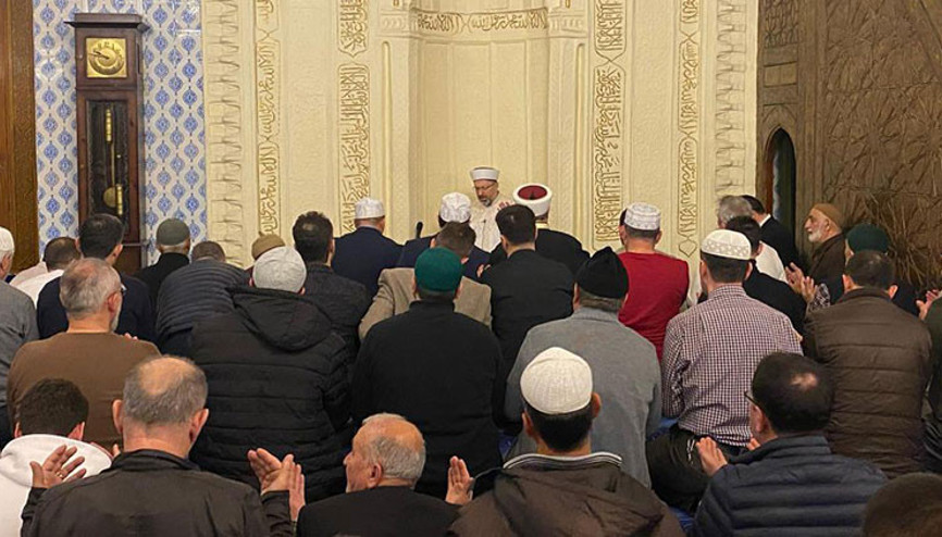 Ali Erbaş, Hacı Bayram-ı Veli Camii’nde teravih namazı kıldırdı