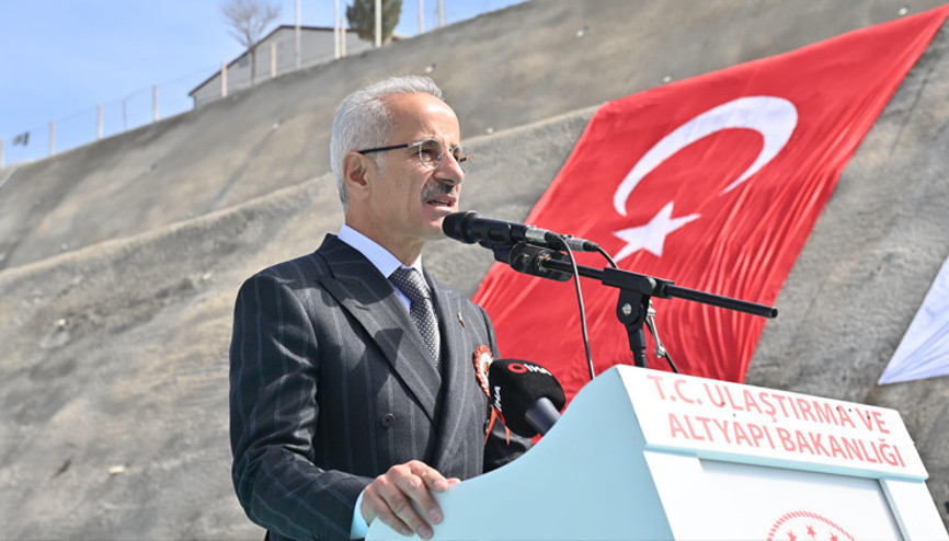 Bakan Uraloğlu açıkladı: Yeni otoyol ve süper hızlı tren projesi başladı