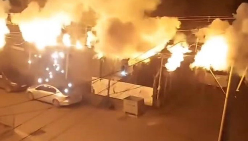 Trafoda patlamanın ardından yangın çıktı 10 sokak elektriksiz kaldı