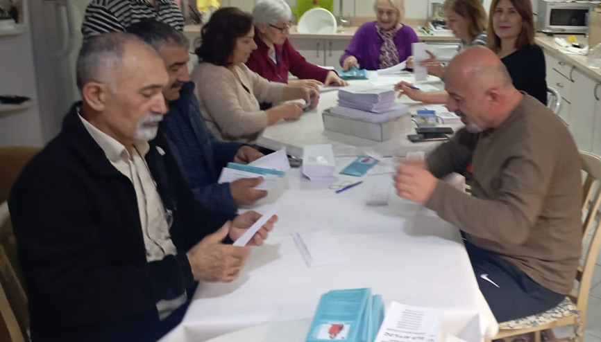 Muhtarların seçmen kağıdı mesaisi