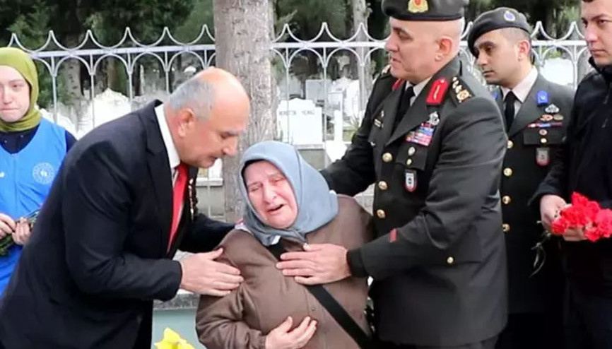 Samsunda 18 Mart Çanakkale Deniz Zaferi anması... Şehit anneleri gözyaşı döktü Samsunda 18 Mart Çanakkale Deniz Zaferi anması... Şehit anneleri gözyaşı döktü