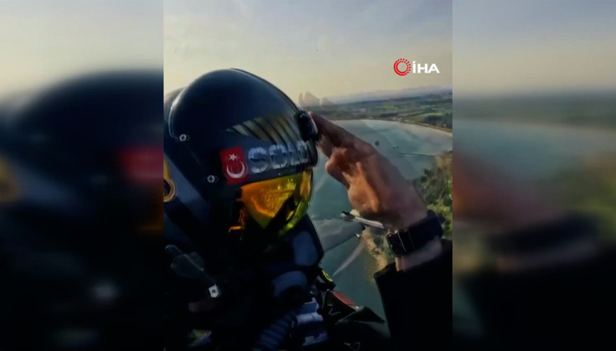 SOLOTÜRK Çanakkale Şehitlerini selamladı