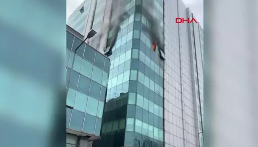 Zeytinburnunda iş merkezinde yangın