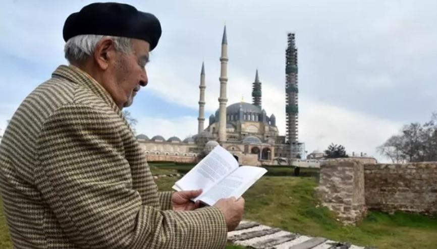Selimiyenin emekli müezzini, tarihi camideki 57 yıllık anılarını kitapta topladı