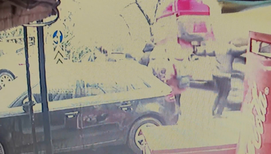 Tekeri fırlayan hafriyat kamyonu dehşeti yaşattı Tekeri fırlayan hafriyat kamyonu dehşeti yaşattı