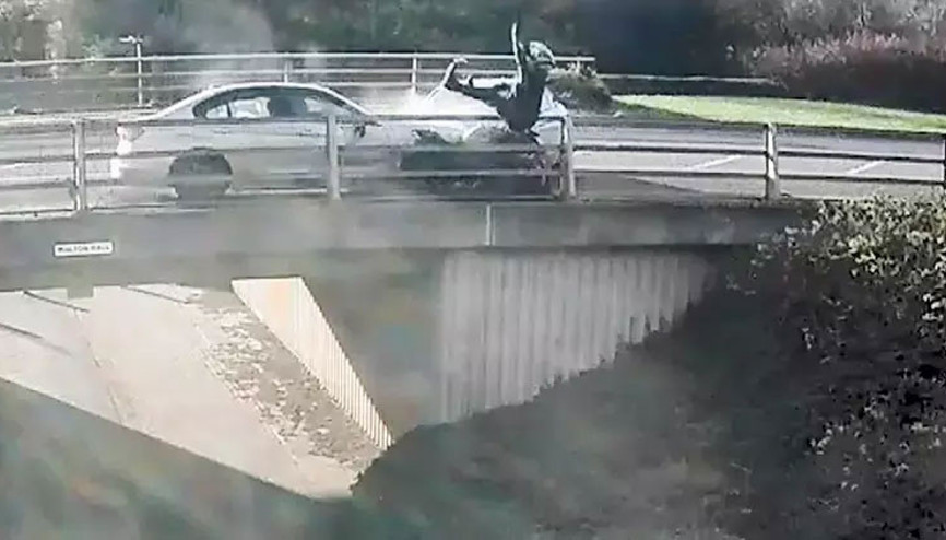 Tartıştığı motosiklet sürücüsünü öldürmeye çalıştı Dehşet anları kamerada