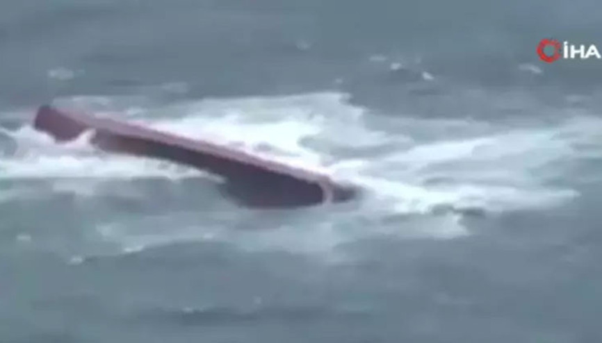 Kimyasal madde yüklü tanker alabora oldu